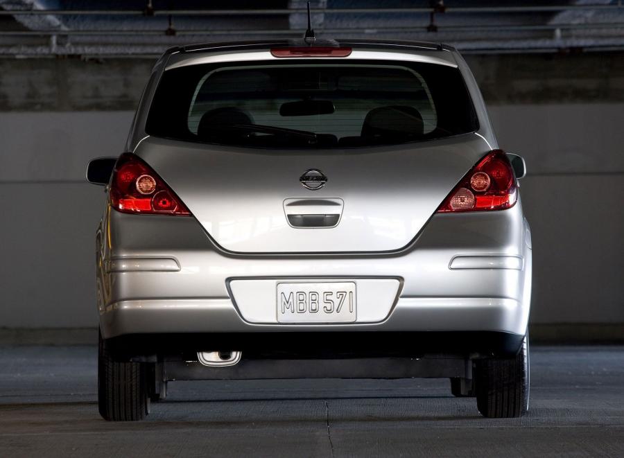  Nissan Versa Hatchback 2006 года  (фото 2 из 7)